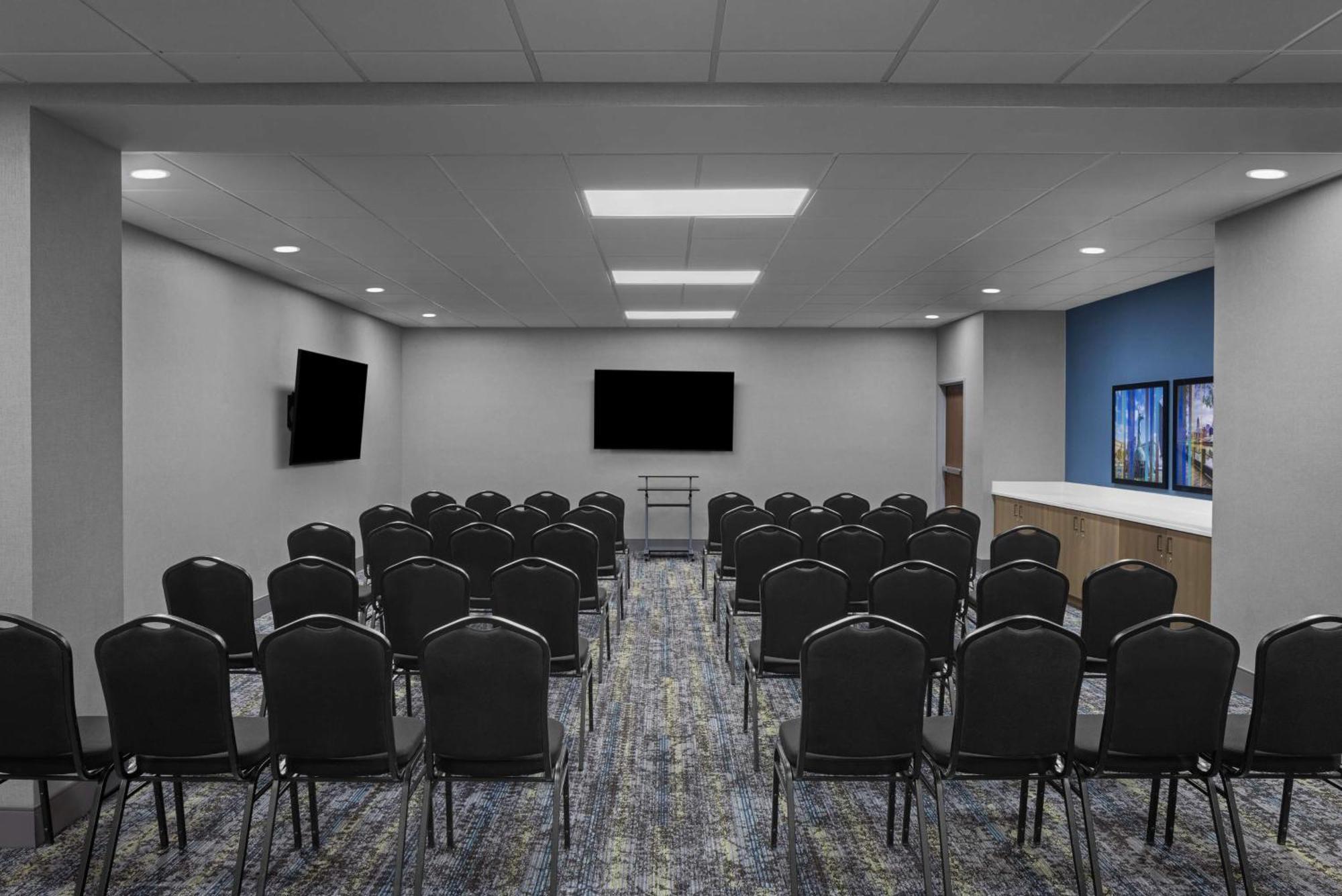 Hampton Inn Cleveland-Downtown Екстер'єр фото