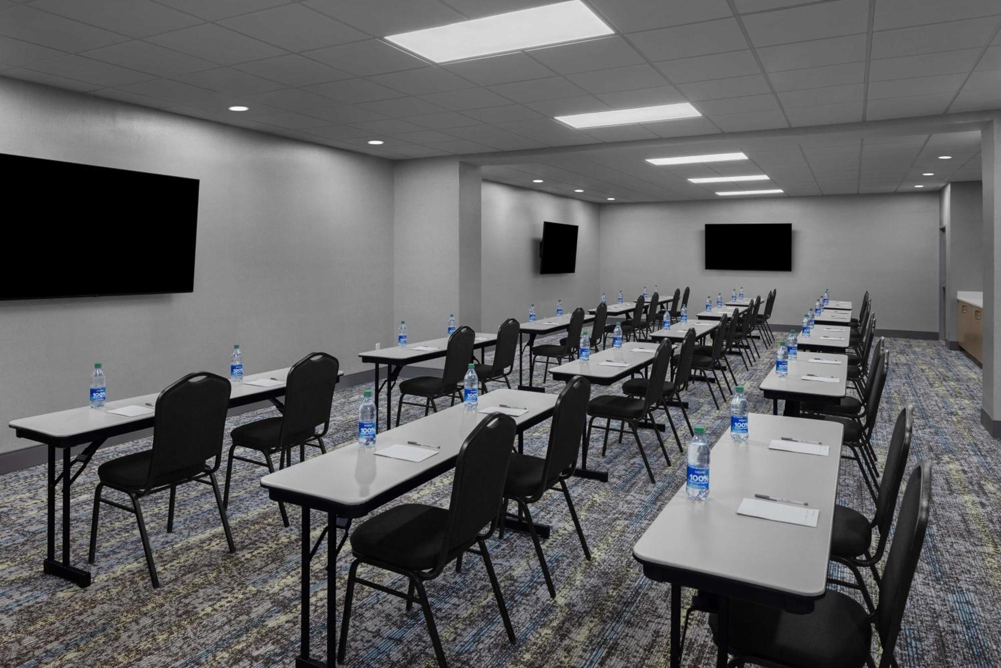 Hampton Inn Cleveland-Downtown Екстер'єр фото