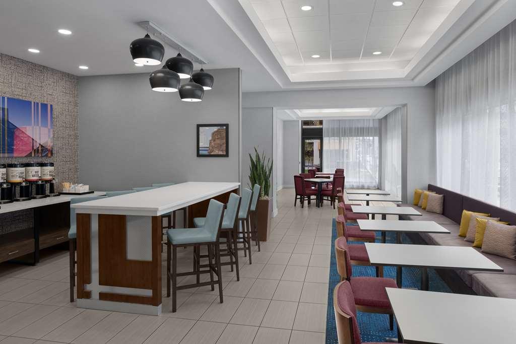 Hampton Inn Cleveland-Downtown Ресторан фото