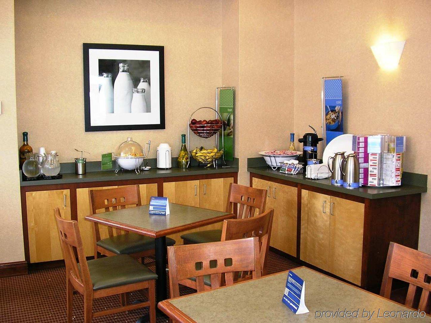 Hampton Inn Cleveland-Downtown Ресторан фото