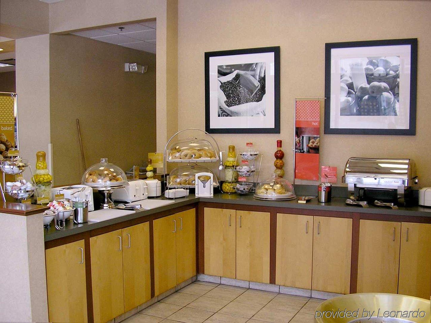 Hampton Inn Cleveland-Downtown Ресторан фото