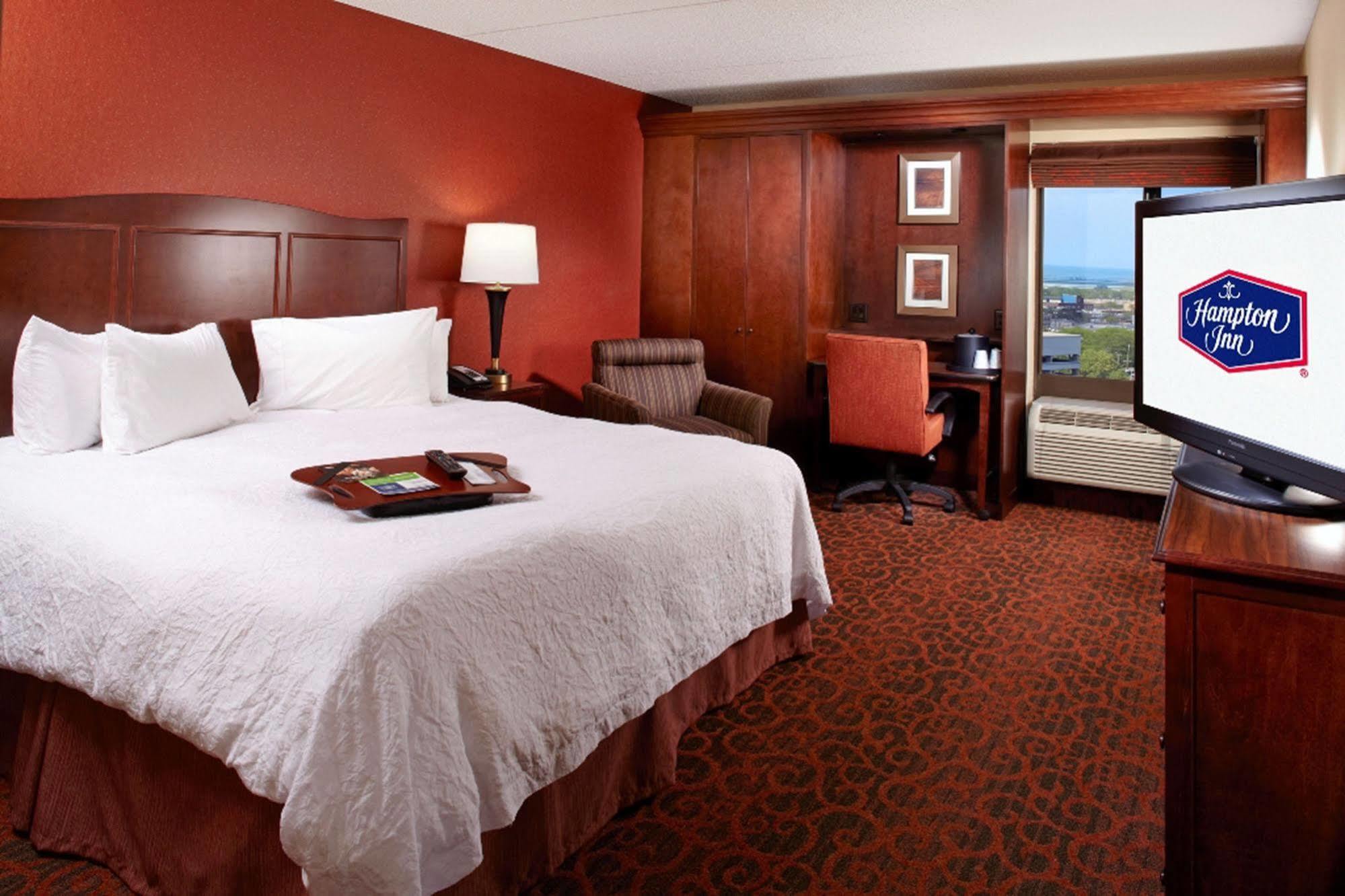 Hampton Inn Cleveland-Downtown Екстер'єр фото